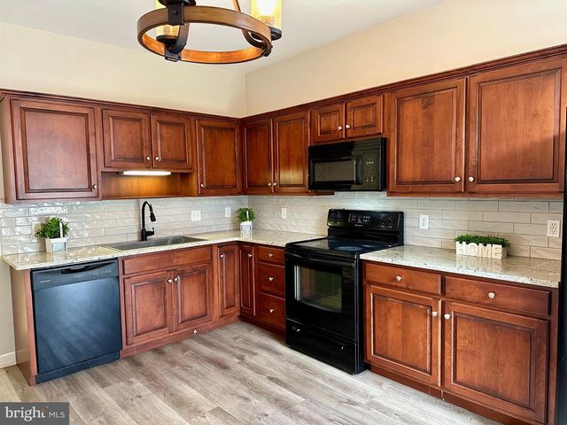 207 SPRINGMONT DR, Reading, PA 19610