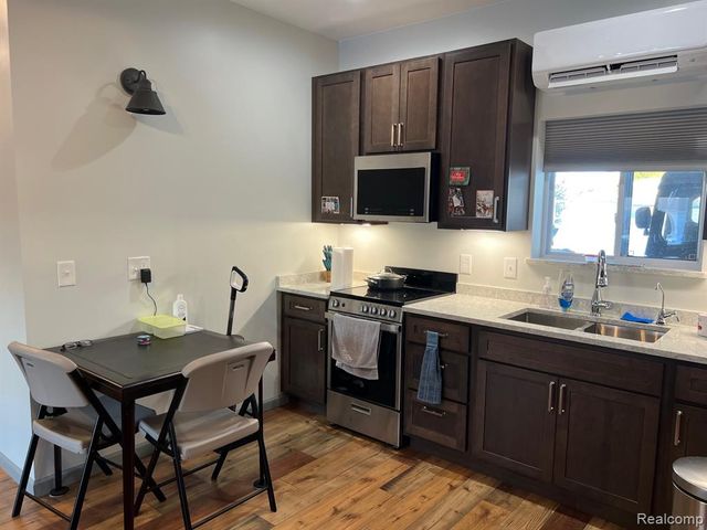 1771 New Rochelle Dr, Lapeer, MI 48446