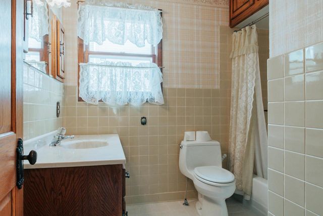 1405 S 13th STREET, Manitowoc, WI 54220