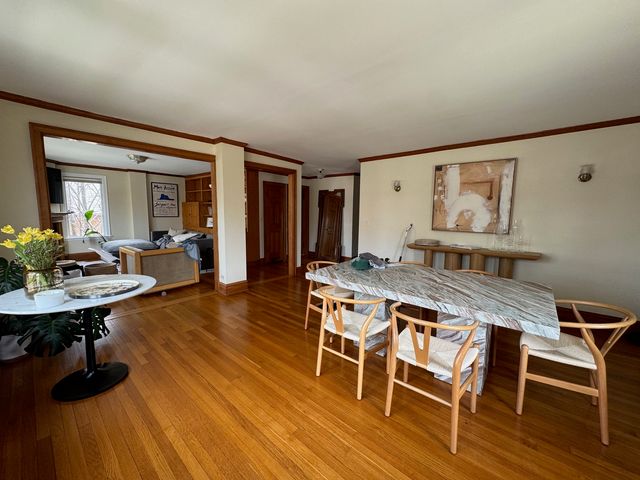 1011 CENTRAL Avenue 2, Wilmette, IL 60091