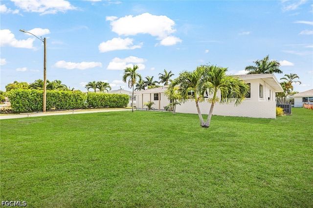 3009 SE 19th PL, Cape Coral, FL 33904