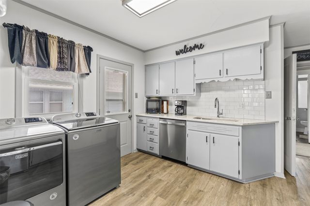 4531 Waveland Court, Des Moines, IA 50312