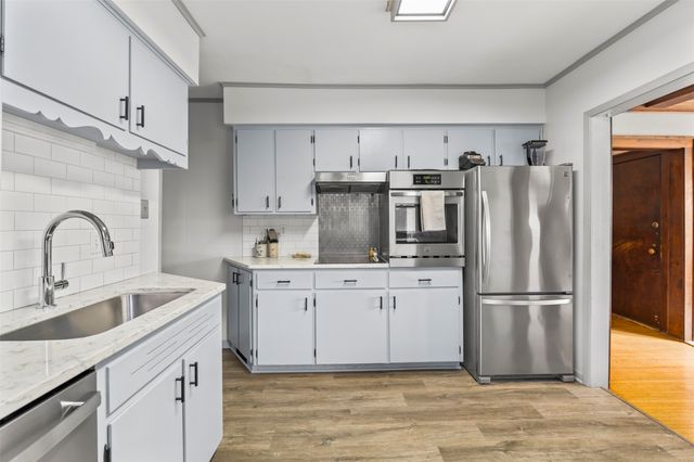 4531 Waveland Court, Des Moines, IA 50312