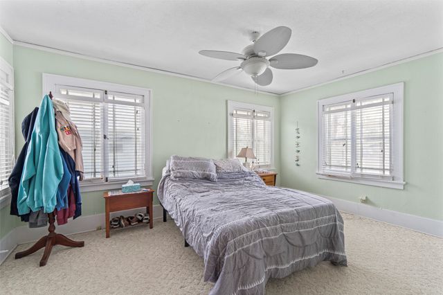 4531 Waveland Court, Des Moines, IA 50312