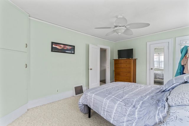 4531 Waveland Court, Des Moines, IA 50312