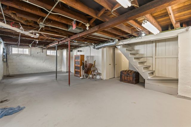 4531 Waveland Court, Des Moines, IA 50312