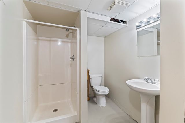 4531 Waveland Court, Des Moines, IA 50312