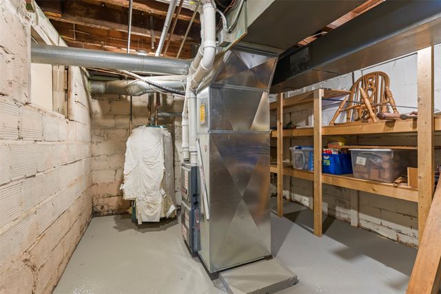 4531 Waveland Court, Des Moines, IA 50312