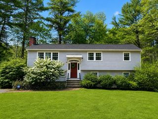 125 Craigie Cir, Carlisle, MA 01741