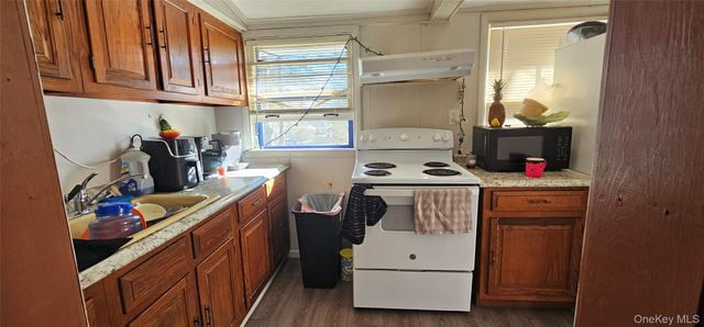 8 Central Avenue, White Lake, NY 12786