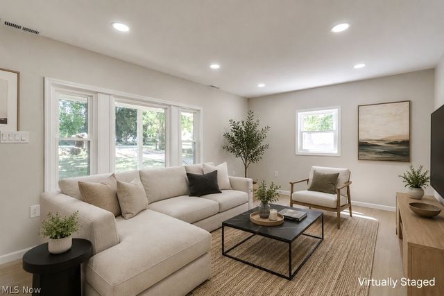2758 Oak Street, Willoughby Hills, OH 44094