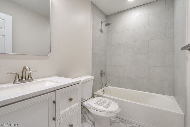 2758 Oak Street, Willoughby Hills, OH 44094