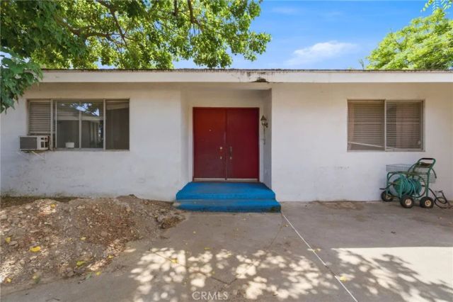18112 Joshua Ln, Santa Ana, CA 92705
