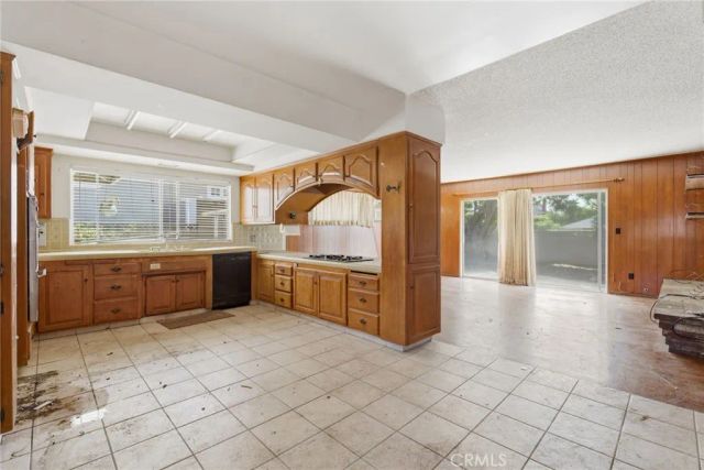 18112 Joshua Ln, Santa Ana, CA 92705