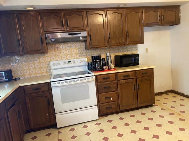 8108 N Serene Avenue, Kansas City, MO 64152