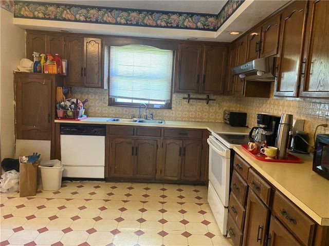 8108 N Serene Avenue, Kansas City, MO 64152