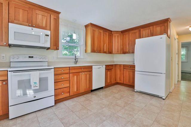 2 Hillside Drive, Hudson, NH 03051