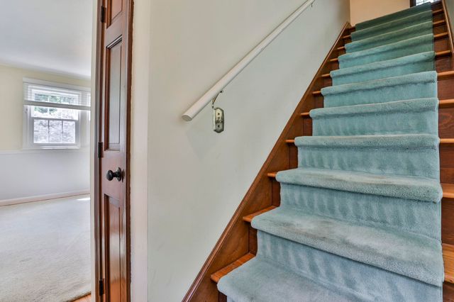 2 Hillside Drive, Hudson, NH 03051