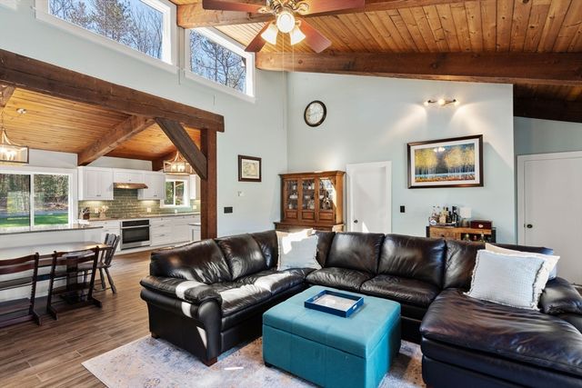 6 Cranberry Ln, Hudson, MA 01749