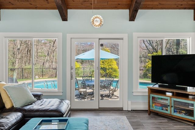 6 Cranberry Ln, Hudson, MA 01749