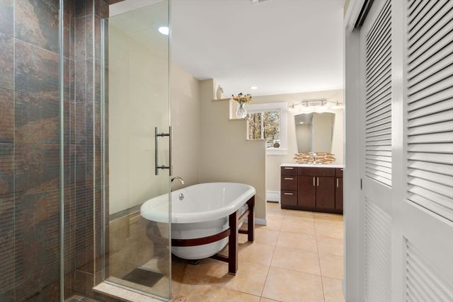 6 Cranberry Ln, Hudson, MA 01749