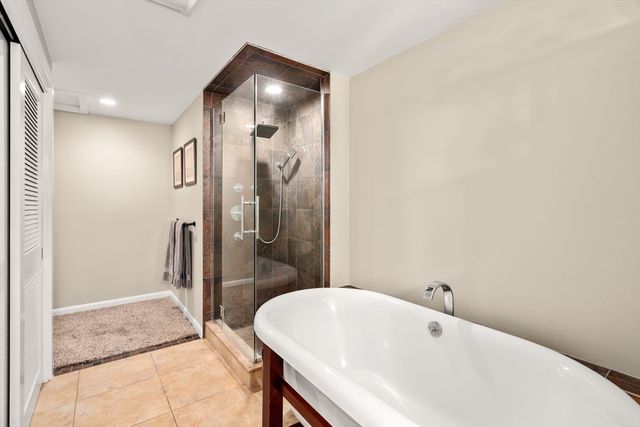 6 Cranberry Ln, Hudson, MA 01749