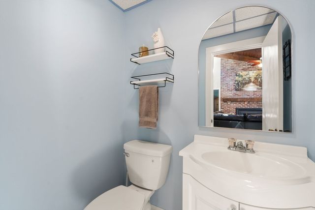 6 Cranberry Ln, Hudson, MA 01749