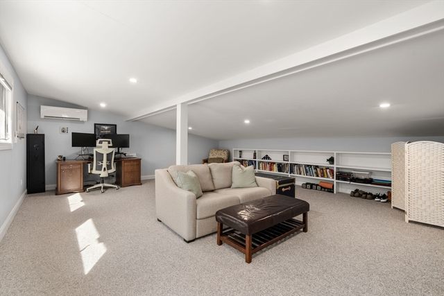 6 Cranberry Ln, Hudson, MA 01749