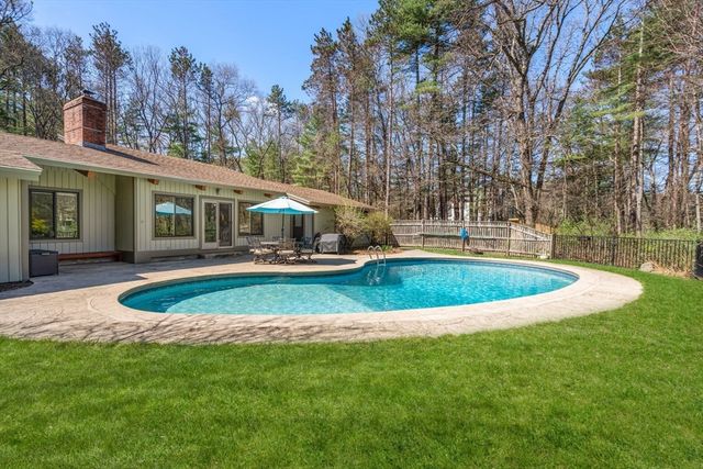 6 Cranberry Ln, Hudson, MA 01749