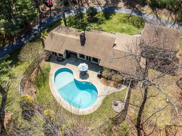 6 Cranberry Ln, Hudson, MA 01749