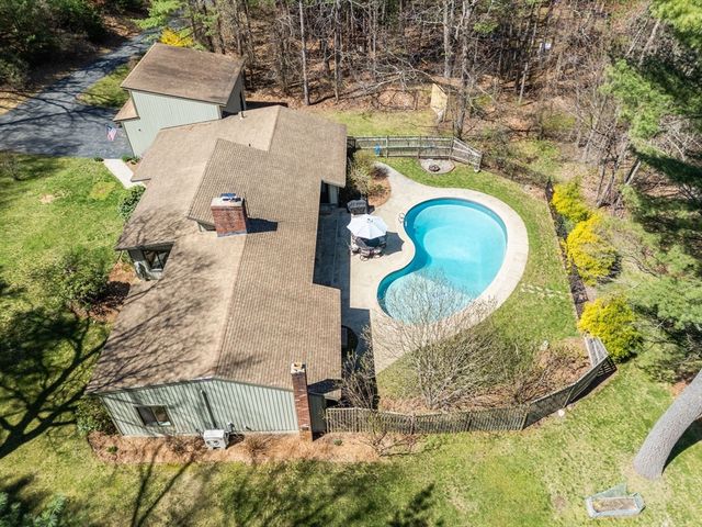 6 Cranberry Ln, Hudson, MA 01749