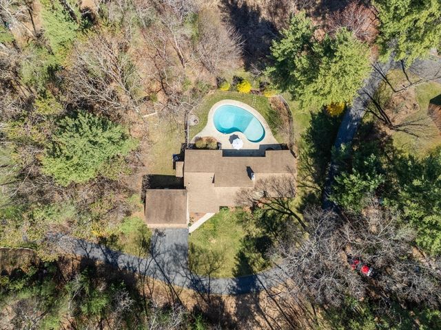 6 Cranberry Ln, Hudson, MA 01749