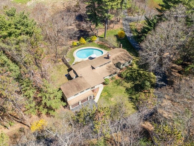 6 Cranberry Ln, Hudson, MA 01749