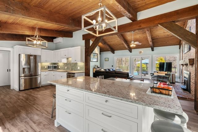 6 Cranberry Ln, Hudson, MA 01749