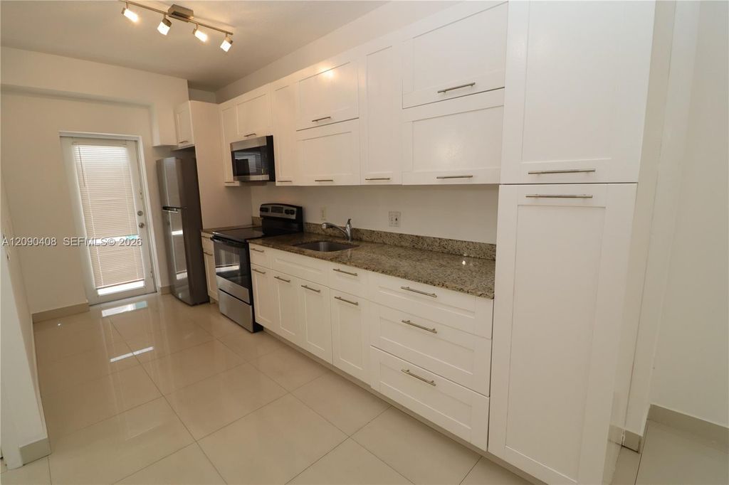 540 74th Street 3, Miami Beach, FL 33141