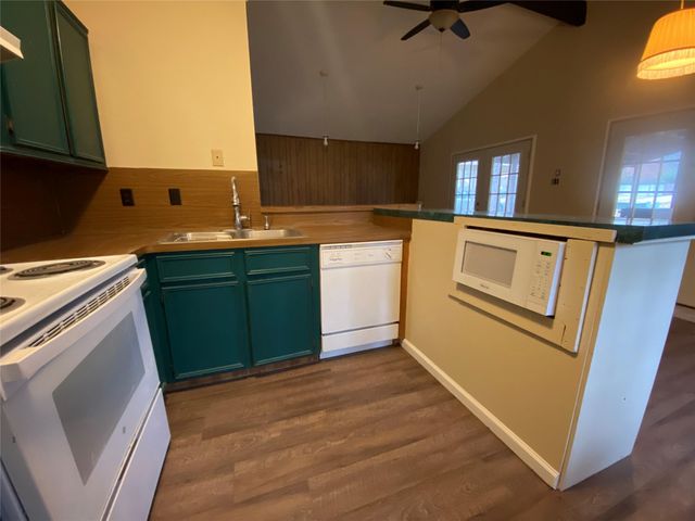 28629 Netawaka, Huntsville, TX 77320