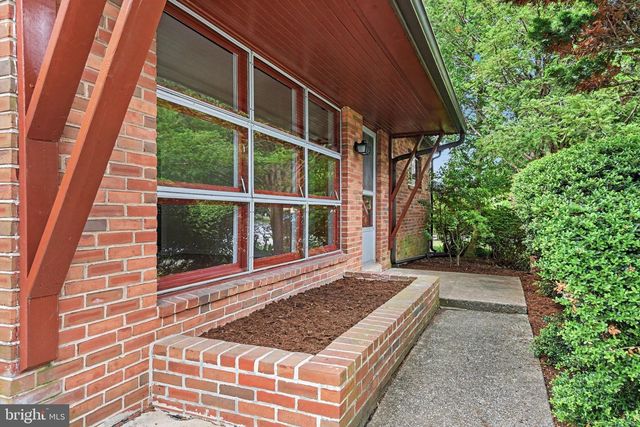 1819 WILLOW RD, Camp Hill, PA 17011