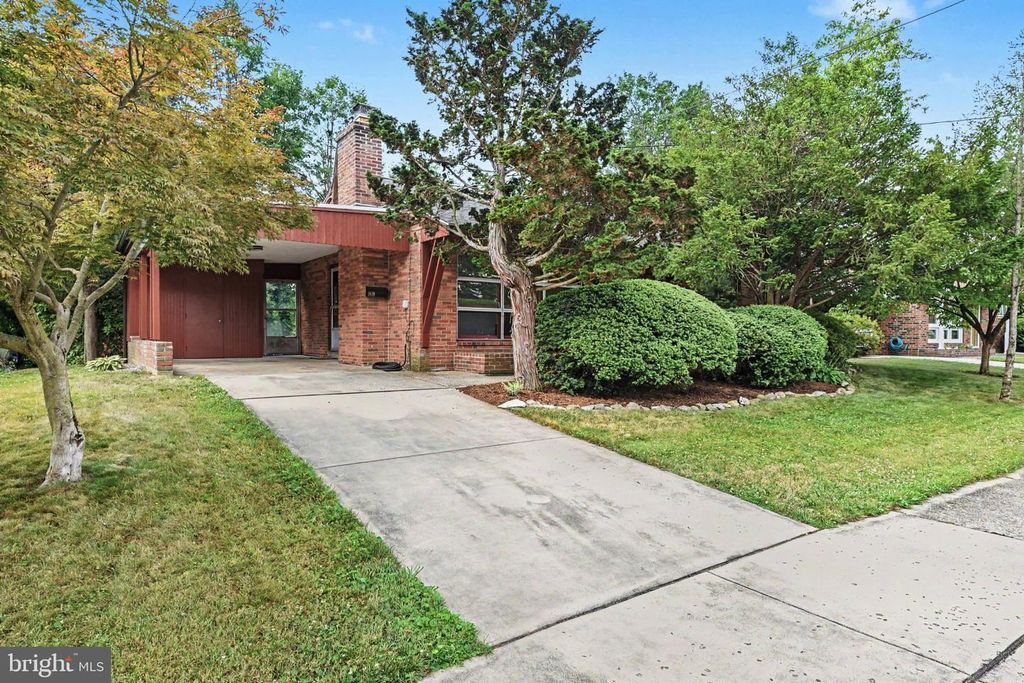 1819 WILLOW RD, Camp Hill, PA 17011