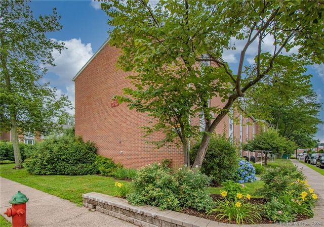 79 BETHS Lane 100, Bristol, CT 06010