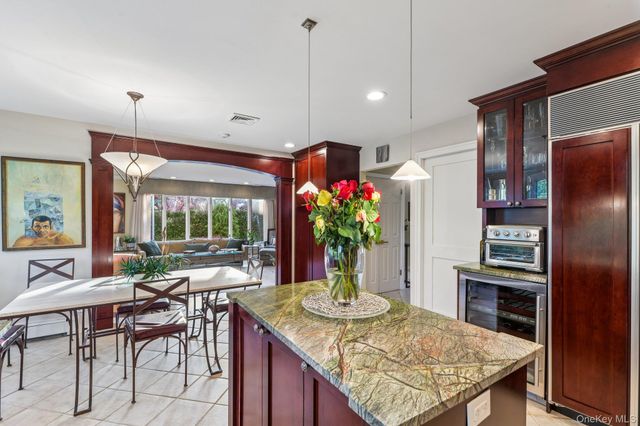 46 O'Connell Court, Great River, NY 11739
