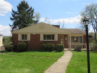2439 Red Oak Dr, Banksville/westwood, PA 15220