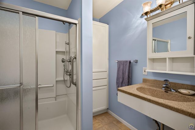 5540 SW 25th ST, Topeka, KS 66614