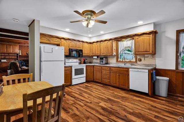 5540 SW 25th ST, Topeka, KS 66614