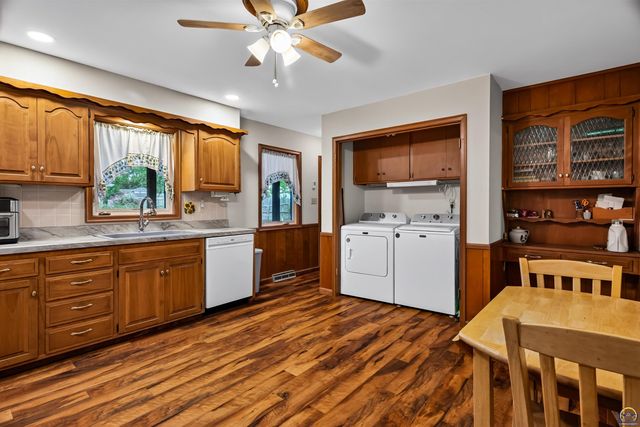 5540 SW 25th ST, Topeka, KS 66614