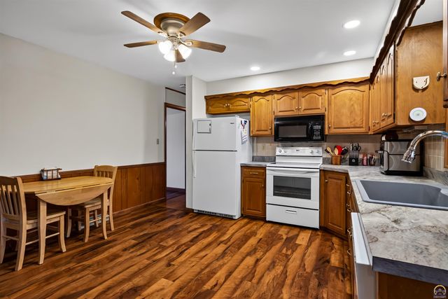 5540 SW 25th ST, Topeka, KS 66614