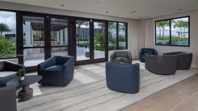 19401 W Dixie Hwy 136, Miami, FL 33180