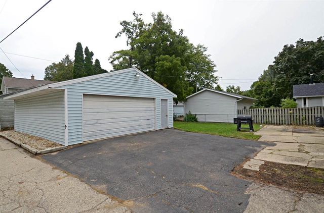 606 W Sherman Avenue, Fort Atkinson, WI 53538