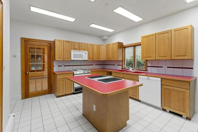 42 Howard St, Cambridge, MA 02139