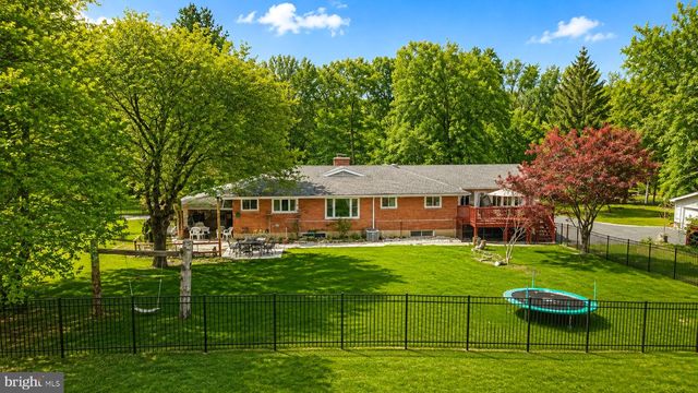 1042 NEFFS LAURYS RD, Schnecksville, PA 18078