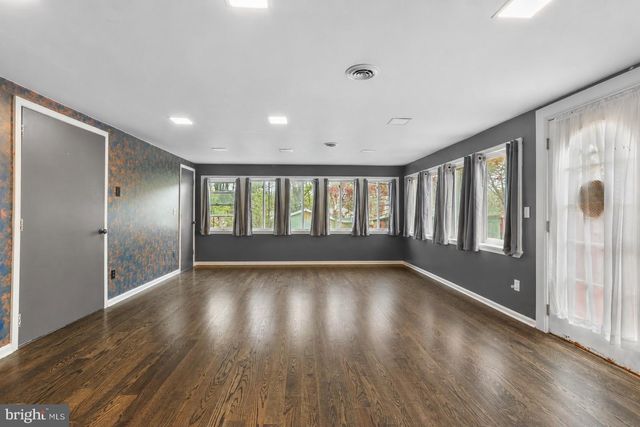 1042 NEFFS LAURYS RD, Schnecksville, PA 18078
